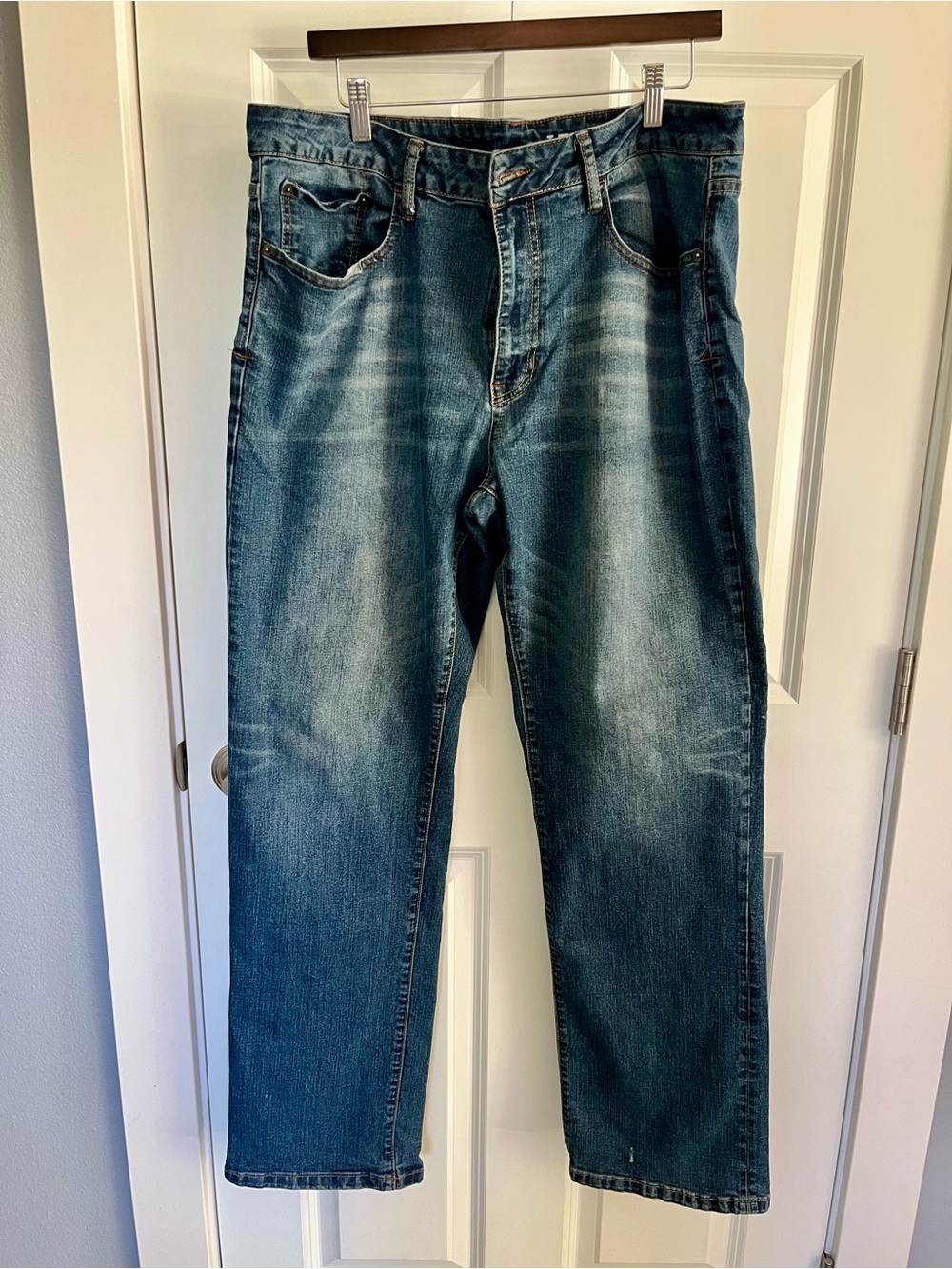 Izod Men's Washed Blue Relaxed Jeans